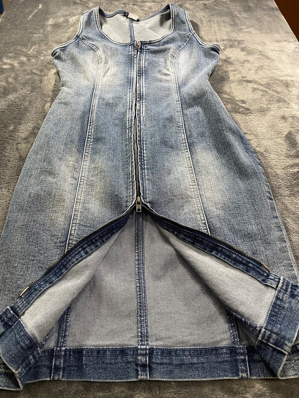 VENUS Denim Dress Size 4 Blue Acid Wash Stretch Zip Front Bodycon Contour Mini